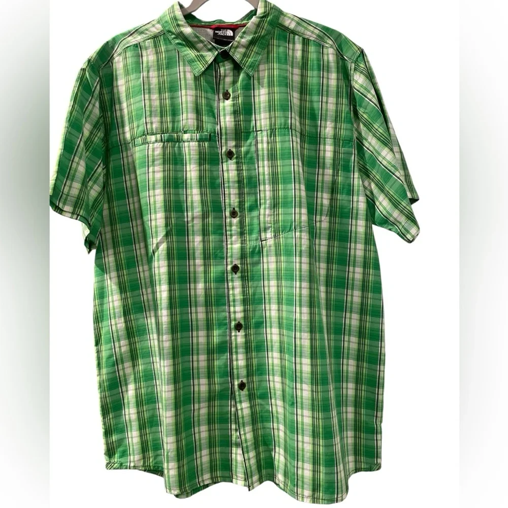 North Face Men’s Short Sleeve Green Plaid Large Button Up Hiking Shirt